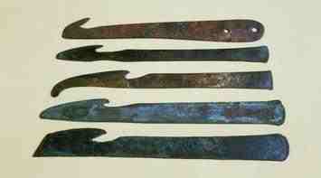 Early Egyptian surgical instruments